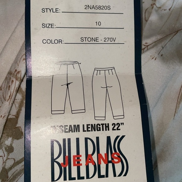 NWT Bill Blass Floral Print Capris. Size 10. Cotton/Lycra Blend. Cream/Brown. - Picture 13 of 13